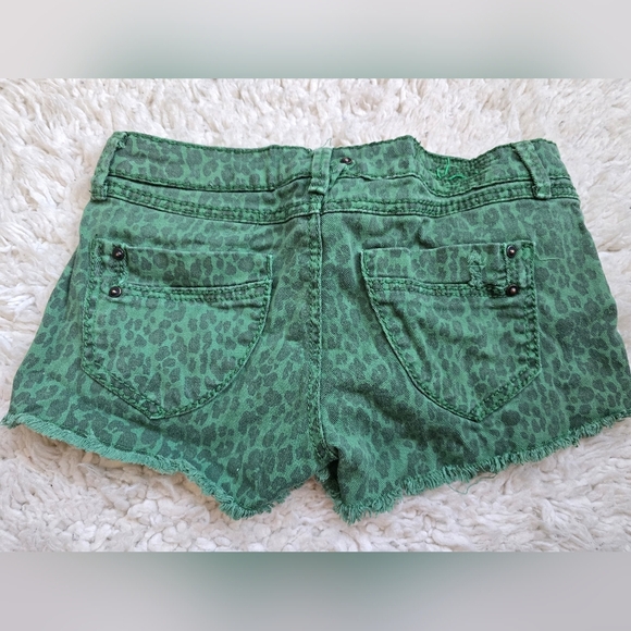 1st Kiss Green Leopard Print Junior's Shorts - Picture 5 of 8